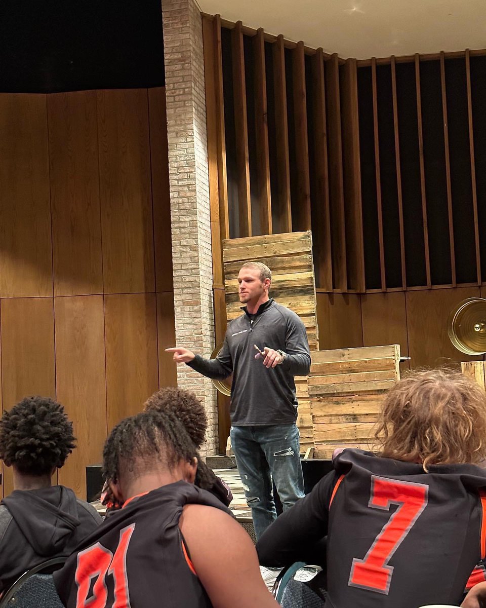 Stovall Athletics (@stovallathletic) on Twitter photo ๐ฅ Wellness Wednesday ๐ฅ
๐๏ธโโ๏ธ Train Your Mind Like You Train Your Body ๐ง
This weekโs tip:
โ
Visualize success before every rep.
โ
Control your breathing to stay calm under pressure.
โ
Speak life โ your words shape your performance.
Train smart. Train strong. Train your mind. ๐ฅ Wellness Wednesday ๐ฅ
๐๏ธโโ๏ธ Train Your Mind Like You Train Your Body ๐ง
This weekโs tip:
โ
Visualize success before every rep.
โ
Control your breathing to stay calm under pressure.
โ
Speak life โ your words shape your performance.
Train smart. Train strong. Train your mind.