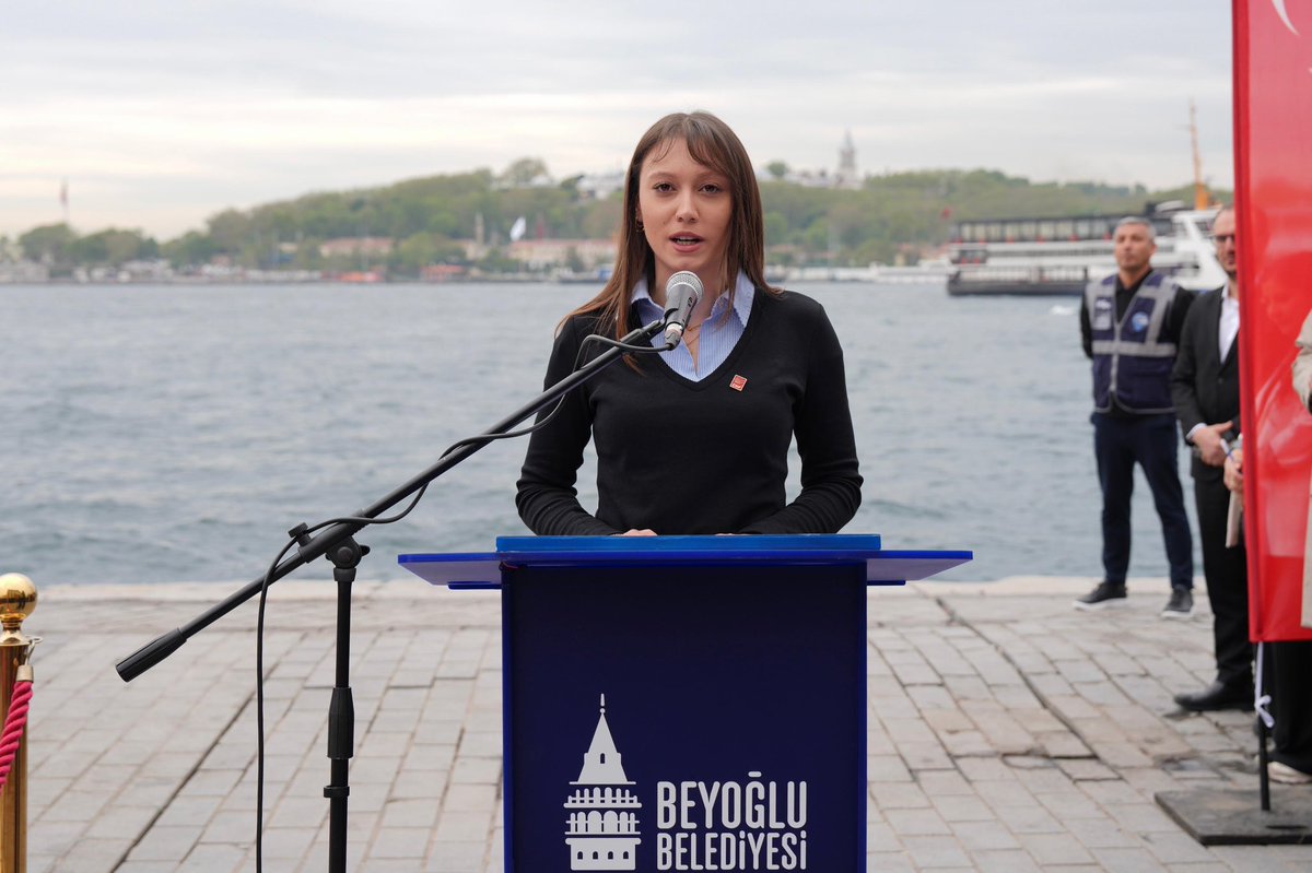 YarennKoparann's tweet photo. 106 yıl önce atılan ilk adımın izindeyiz. 🇹🇷
Resul Emrah Şahan’ın Silivri’den kaleme aldığı mesajı paylaşmak benim için onurdur.

“Zor zamanlarında da, güzel günlerinde de kalbimiz seninle Resul Emrah Şahan; asla yalnız değilsin.”

@REmrahSahann  🫶🏻 https://t.co/lCZdcUnY9R