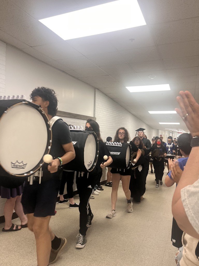 We loved cheering on the amazing Class of 2025 today during their Walk of Scholars! 🎓👏 Congratulations to each and every one of you! 🎉💙¡Nos encantó animar a la clase del 2025 hoy! ¡Felicidades!
  #JeffersonJourney🐝