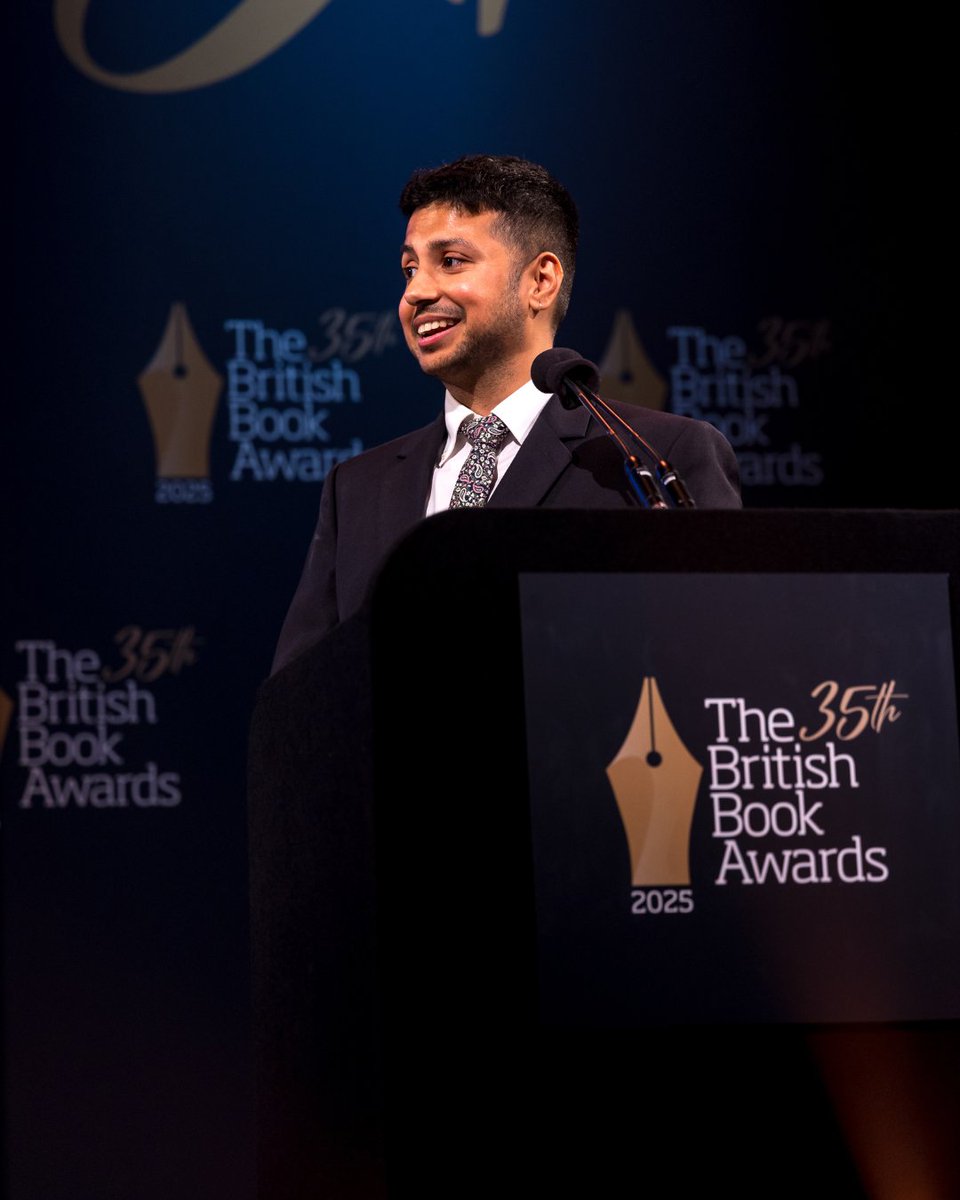 thebookseller's tweet photo. Our Designer of the Year, Kishan Rajani, collected his Nibbie at The #BritishBookAwards ✨

#Nibbies @KishanRajani8 @FaberBooks https://t.co/DsPUswtc98