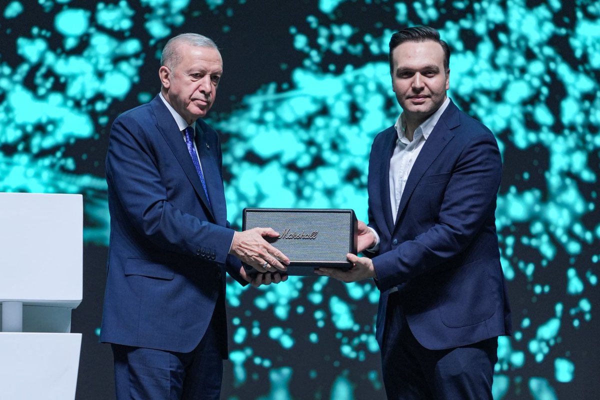 Yusuf İBİŞ (@avyusufibis) on Twitter photo Bu eşsiz atmosferi zirveye taşıyan, teşrifleriyle bizleri onurlandıran Genel Başkanımız ve Cumhurbaşkanımız Sayın <a href="/RTErdogan/">Recep Tayyip Erdoğan</a>’a AK Gençlik ailemiz adına teşekkür ediyorum.
Sizlerin liderliğinde, gençlerimizle daha gidecek çok yolumuz var Sayın Cumhurbaşkanım. 💫
#GENÇFEST Bu eşsiz atmosferi zirveye taşıyan, teşrifleriyle bizleri onurlandıran Genel Başkanımız ve Cumhurbaşkanımız Sayın <a href="/RTErdogan/">Recep Tayyip Erdoğan</a>’a AK Gençlik ailemiz adına teşekkür ediyorum.
Sizlerin liderliğinde, gençlerimizle daha gidecek çok yolumuz var Sayın Cumhurbaşkanım. 💫
#GENÇFEST