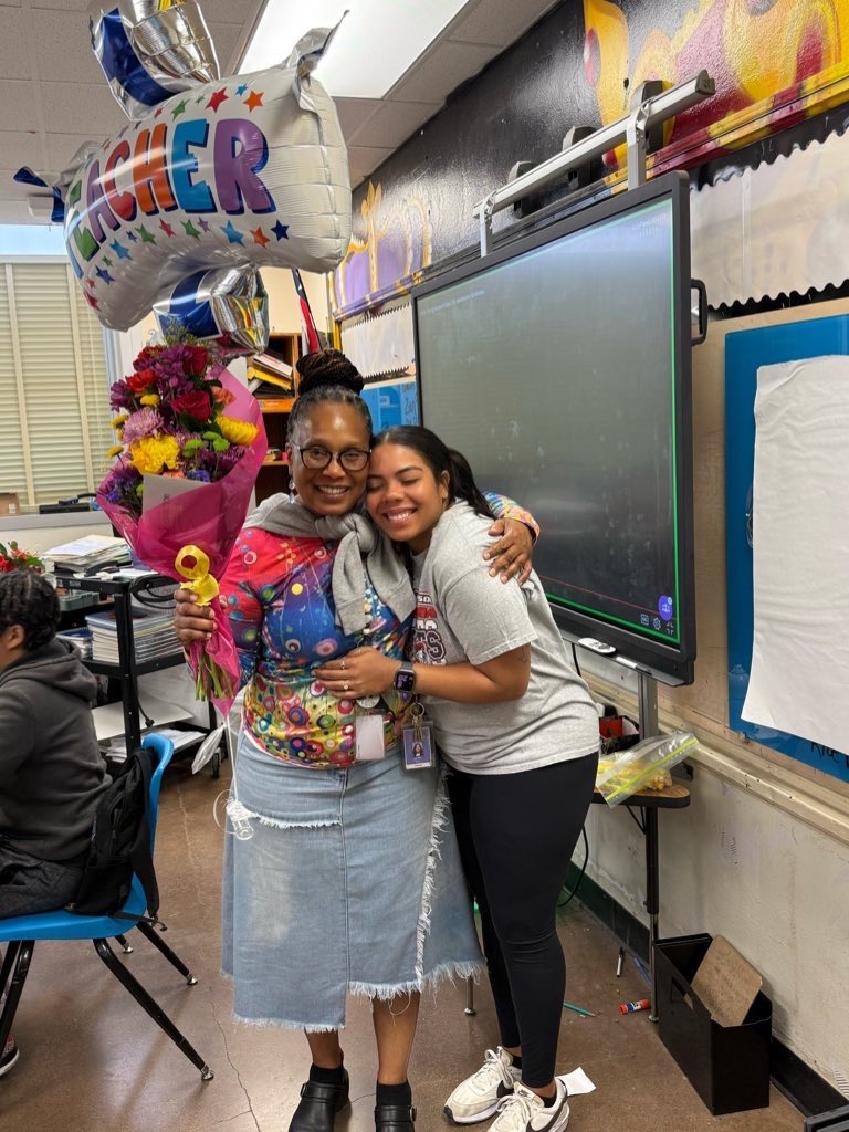 mshallLBJ's tweet photo. She started it all for me, she is the reason I started my career in education. Her kindness, the fun learning environment sparked everything! I knew that I wanted to be just like her! 
Mrs. Richardson was my 4th grade teacher at Cameron Elementary 2009! 🤍 https://t.co/mN92O8N2et