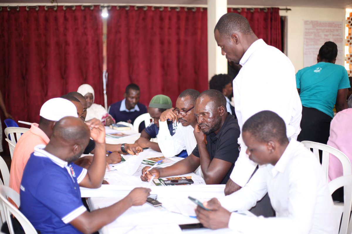 NCDCUg's tweet image. Orientation of A’level teachers on the competency-based Advanced Secondary School curriculum wraps up in some areas of central Uganda. @NCDCUg will now move to the western region and continue with select centres in central region.