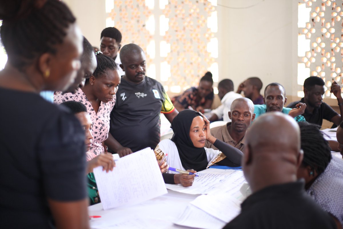 NCDCUg's tweet image. Orientation of A’level teachers on the competency-based Advanced Secondary School curriculum wraps up in some areas of central Uganda. @NCDCUg will now move to the western region and continue with select centres in central region.