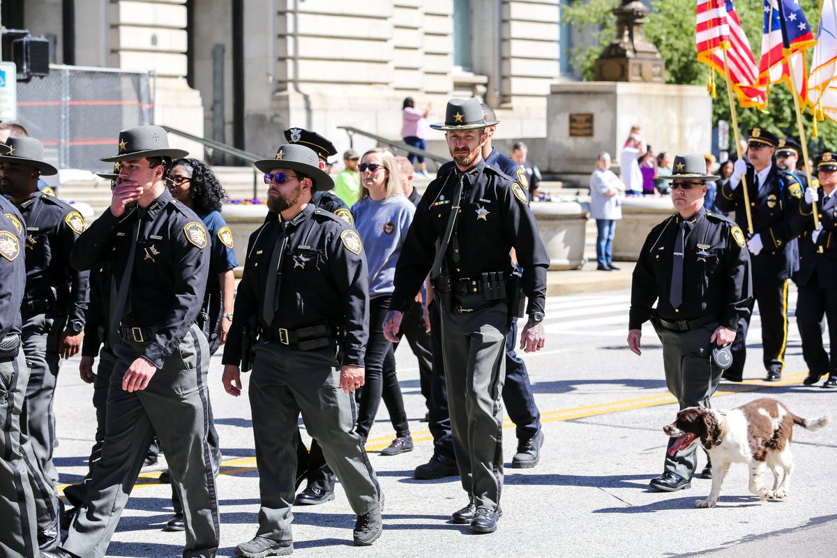 CuyahogaCounty's tweet photo. .@CuyahogaSheriff joined agencies everywhere to honor law enforcement officers who made the ultimate sacrifice. The Greater Cleveland Peace Officers Memorial Parade brought together local, state and federal agencies to march in solemn tribute to the fallen. #PoliceMemorialWeek https://t.co/jXleI01KCV