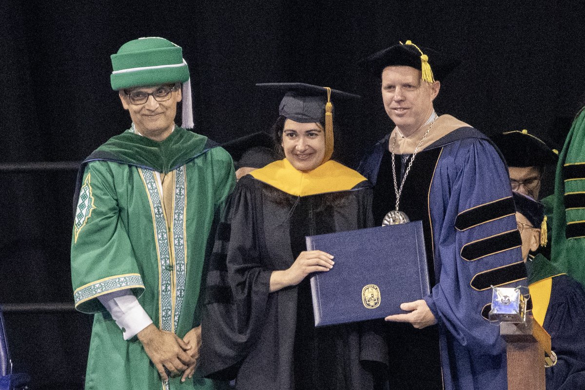Our Commencement Speaker, Dr. Reshma Jagsi of @emorymedicine, receives her honorary degree (honoris causa) of doctor of science.
#UToledoMed25 <a href="/reshmajagsi/">Reshma Jagsi</a>