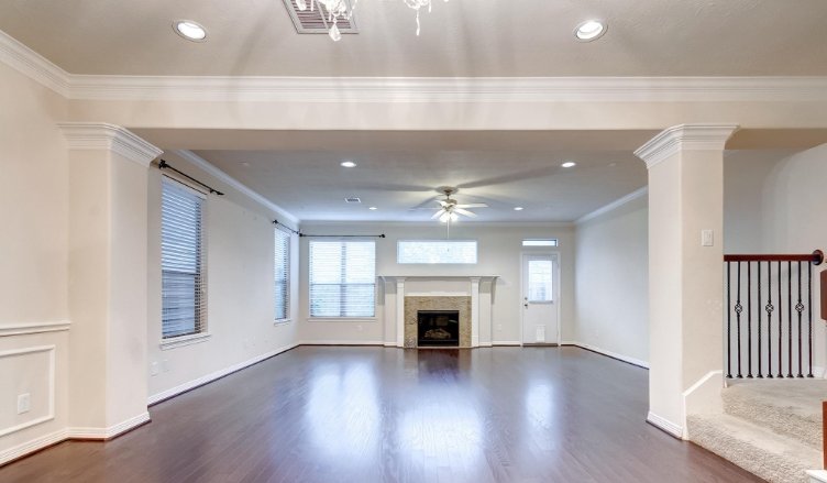 uptowngroup's tweet photo. Stunning 2 story home in the heart of The Heights. 

3 Bedroom(s)
2 Full &amp; 1 Half Bath(s)
2,592 Sqft
2,500 Lot Sqft
Rental - Single Family Detached

Where?
1411 Nashua St B
Houston, TX 77008

#rental #realestate #bienesraices #realtors #homesforlease #forlease #alquiler #houston https://t.co/mrg7lq91z6