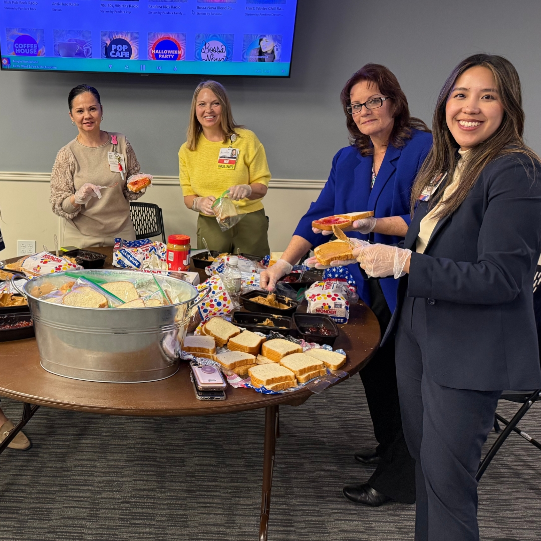 Shoutout to <a href="/sunriselasvegas/">Sunrise Hospital</a> and <a href="/HCAfarwest/">HCA Far West</a> for building 203 lunch bags and 206 emergency kits for Shine A Light Foundation! 💙 

Ready to make a difference? Visit uwsn.org/volunteer to host a corporate service project!
