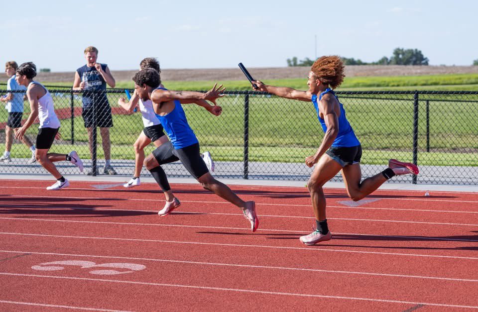 USD475's tweet photo. 🏆 The JCHS track &amp; field program had a solid outing at the Centennial League Championship on Thursday as the Blue Jays saw the boys 4x100 meter relay, Tylen Smith (100 and 200), Kingston Timms (high jump) and Gracie Erichsen (discus) claim championships. #ThriveIn475 https://t.co/Yd4cWv3fHm