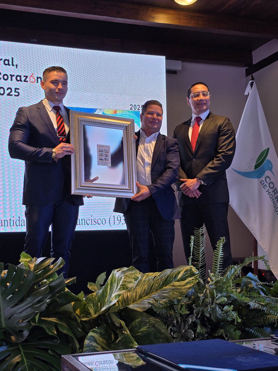 ¡Honduras, prepárate para un viaje postal único! 🇭🇳

El Correo Nacional de Honduras, en colaboración con la Alcaldía Municipal y la ciudad de Buen Corazón, dirigida por el alcalde Jorge Aldana, presenta una emisión especial en conmemoración del fallecimiento del Papa Francisco.