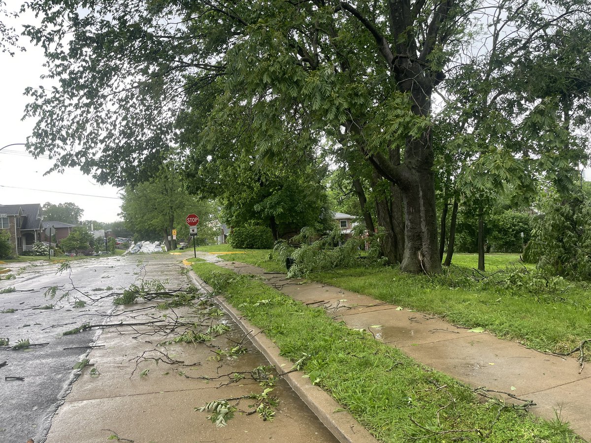 UneTablePourUne tweet media