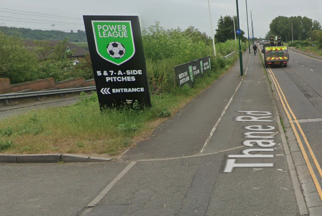 DanGwasgu's tweet photo. @Geopost_news @MakeAWishUK clearly marked, see cyclist in lane google streetview https://t.co/UUBcS9kP8P
