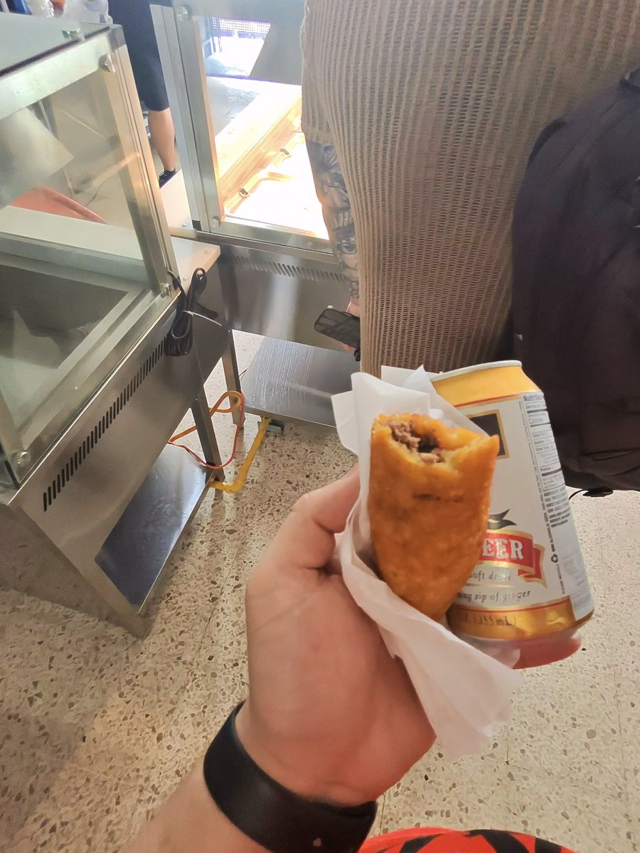 notsotiny23's tweet image. #luquillobeach #luquillo passion fruit mango drink #pinchos #acappuria #luquilloKiosks