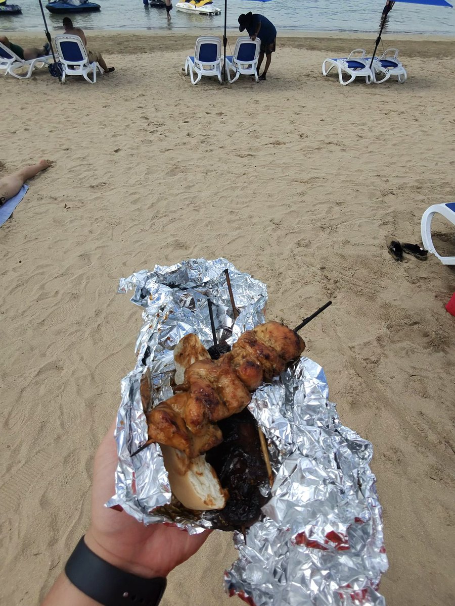 notsotiny23's tweet image. #luquillobeach #luquillo passion fruit mango drink #pinchos #acappuria #luquilloKiosks