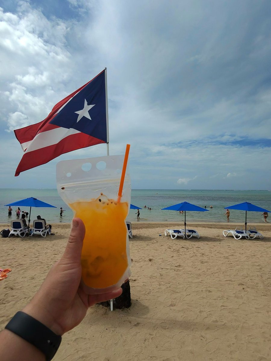 notsotiny23's tweet image. #luquillobeach #luquillo passion fruit mango drink #pinchos #acappuria #luquilloKiosks