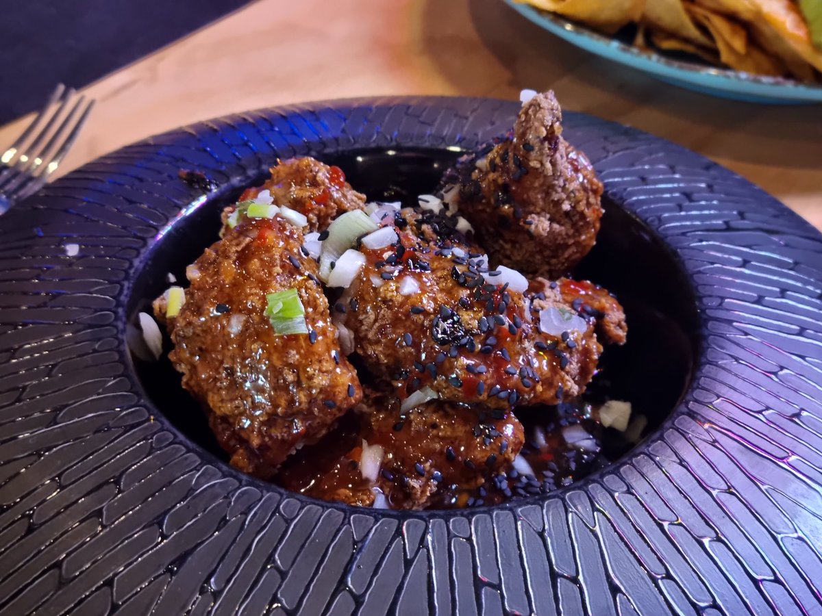 erduende's tweet photo. @gottangrill vinimos a por las burger y flipamos con las alitas de pollo deshuesadas. ¡Simplemente espectaculares! https://t.co/Fzj9LbA0MN