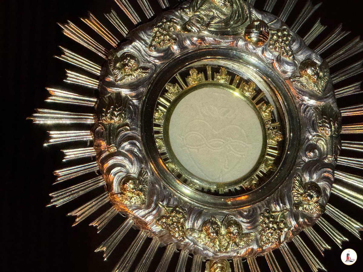 IglesiaEnLeon's tweet photo. 👉🏼 La ⛪ P. de San Juan de Regla acoge un nuevo 🫂 #encuentro de🚰 ✝ '#Sedientos, jóvenes que tienen sed de ti' organizado por 🩵 @pasjuleon con 🕯 ⚪ #adoración al Stmo. Sacramento tras la 🗣 #formación acerca de la sexualidad y la afectividad humana con la prof. Nuria Delgado. https://t.co/GTGtLAn66S