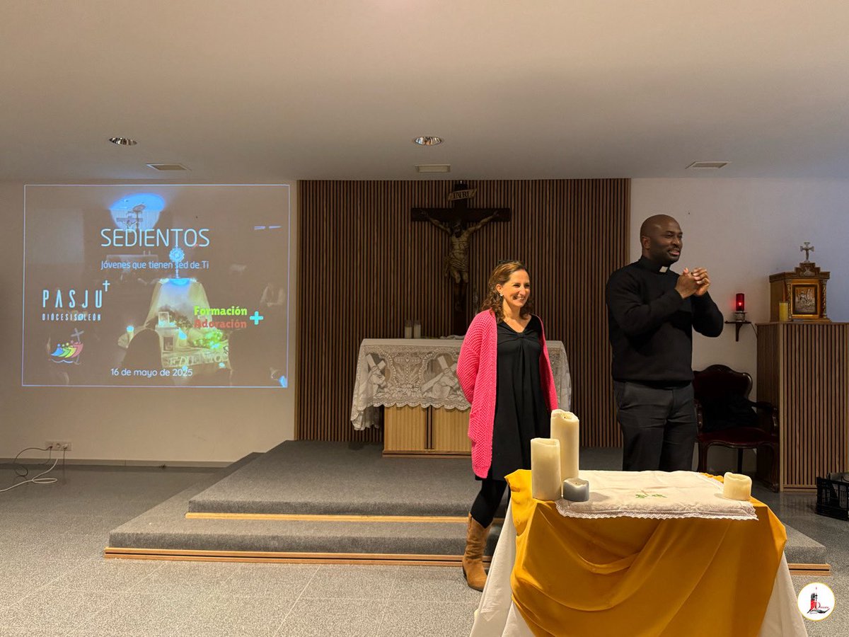 IglesiaEnLeon's tweet photo. 👉🏼 La ⛪ P. de San Juan de Regla acoge un nuevo 🫂 #encuentro de🚰 ✝ '#Sedientos, jóvenes que tienen sed de ti' organizado por 🩵 @pasjuleon con 🕯 ⚪ #adoración al Stmo. Sacramento tras la 🗣 #formación acerca de la sexualidad y la afectividad humana con la prof. Nuria Delgado. https://t.co/GTGtLAn66S