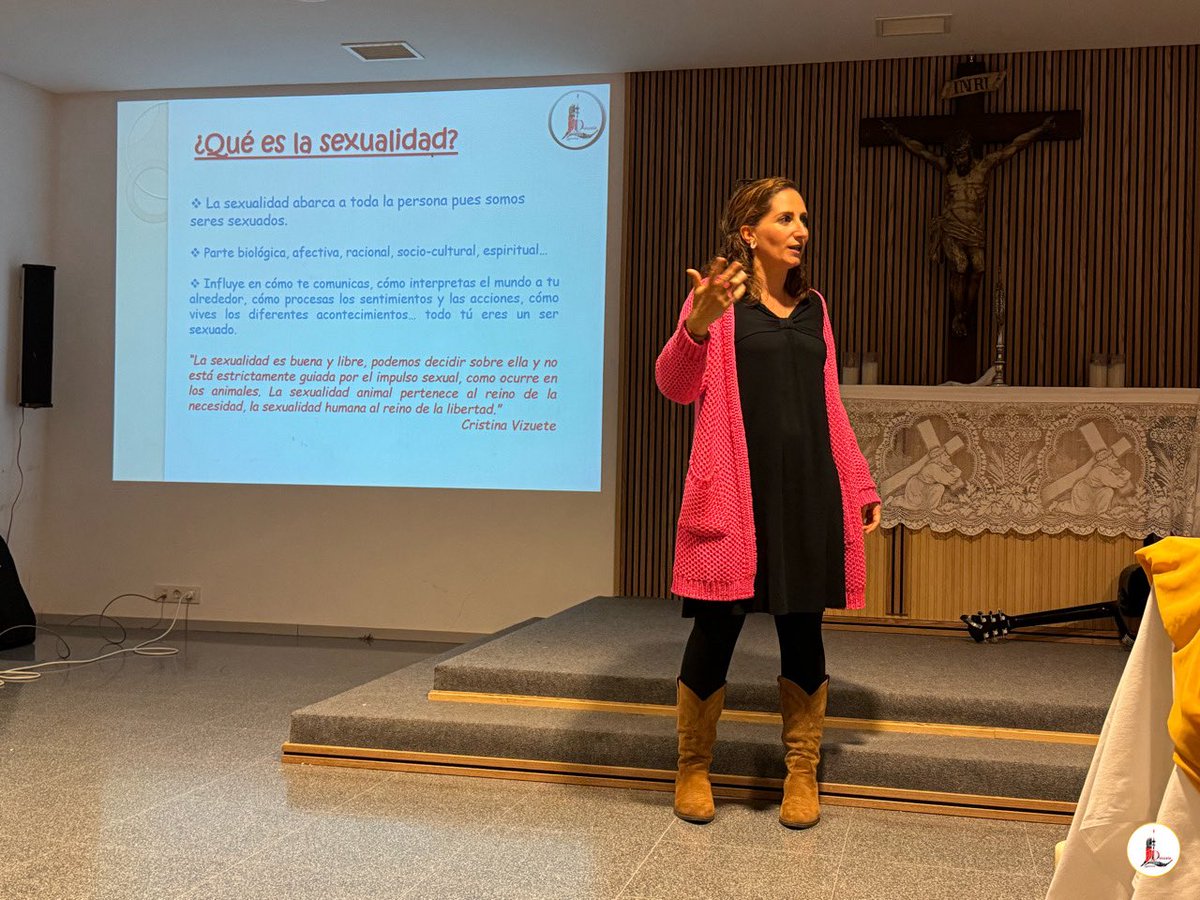IglesiaEnLeon's tweet photo. 👉🏼 La ⛪ P. de San Juan de Regla acoge un nuevo 🫂 #encuentro de🚰 ✝ '#Sedientos, jóvenes que tienen sed de ti' organizado por 🩵 @pasjuleon con 🕯 ⚪ #adoración al Stmo. Sacramento tras la 🗣 #formación acerca de la sexualidad y la afectividad humana con la prof. Nuria Delgado. https://t.co/GTGtLAn66S