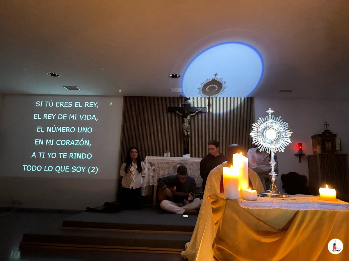 IglesiaEnLeon's tweet photo. 👉🏼 La ⛪ P. de San Juan de Regla acoge un nuevo 🫂 #encuentro de🚰 ✝ '#Sedientos, jóvenes que tienen sed de ti' organizado por 🩵 @pasjuleon con 🕯 ⚪ #adoración al Stmo. Sacramento tras la 🗣 #formación acerca de la sexualidad y la afectividad humana con la prof. Nuria Delgado. https://t.co/GTGtLAn66S