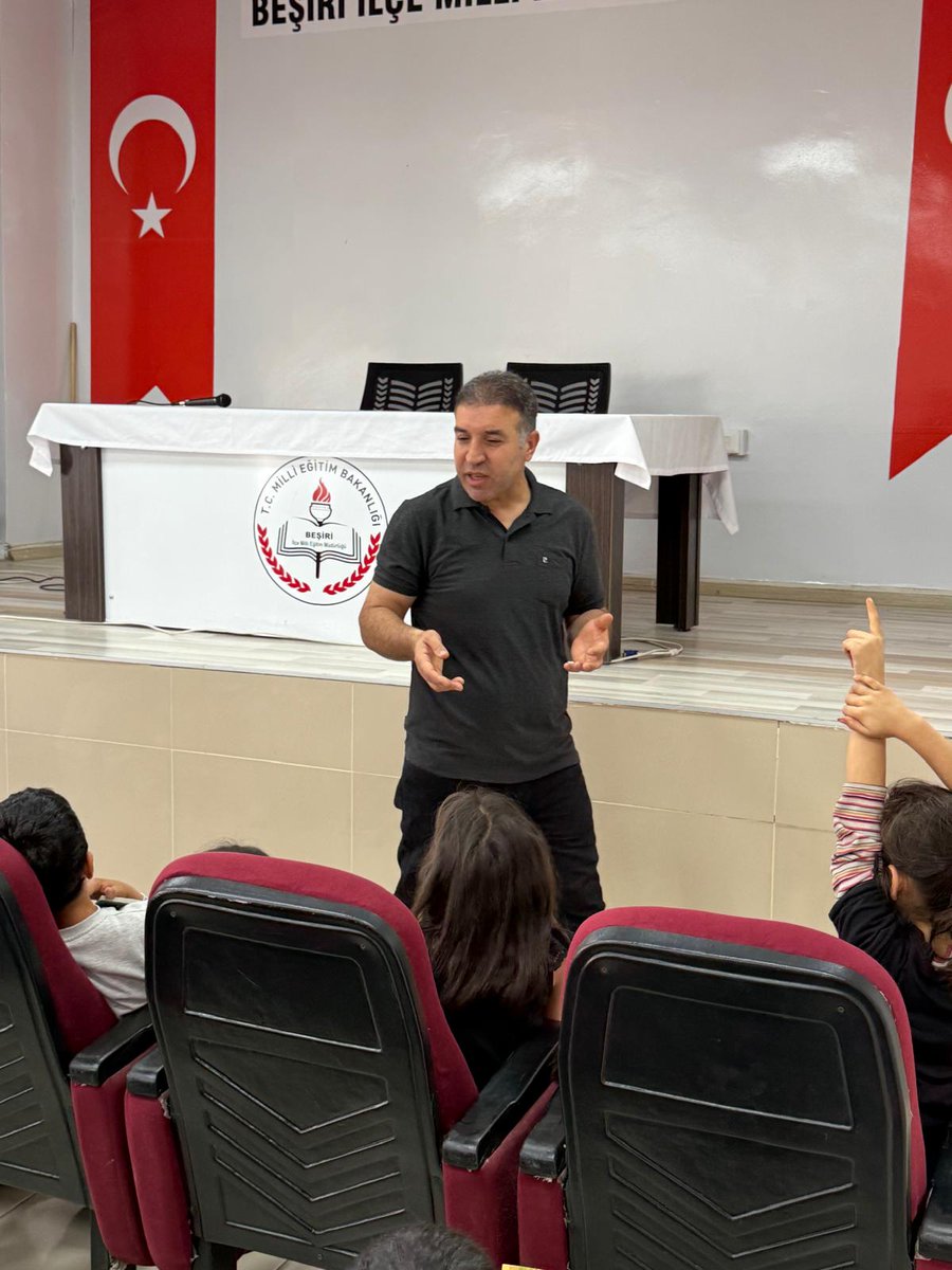 "Öğrenci Yazar Buluşmaları kapsamında, eğitimci-yazar Behçet GÜLENAY, Hürriyet İlkokulu öğrencileriyle bir araya geldi.
Öğrencilerimiz ile yazarımız keyifli bir sohbet gerçekleştirdi.
Yazarımız Sayın Behçet GÜLENAY’a katkılarından dolayı teşekkür ederiz.