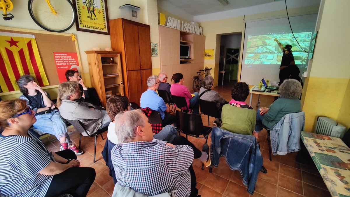 ipssalt's tweet photo. 🏥 Parlem del desenvolupament del sector sud, explicant el que 2 regidors de 21 hem pogut aconseguir.

Ara el que toca, és que l’ajuntament de @ViladeSalt respongui les preguntes dels veïns, que no són poques. https://t.co/NholFPdtDS