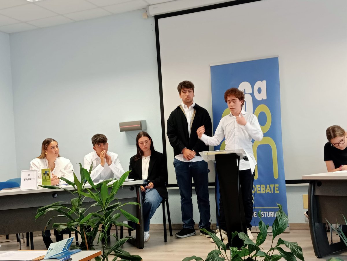 Los dos equipos del instituto pasan a la final de la Liga de Debates de Asturias. ENHORABUENA