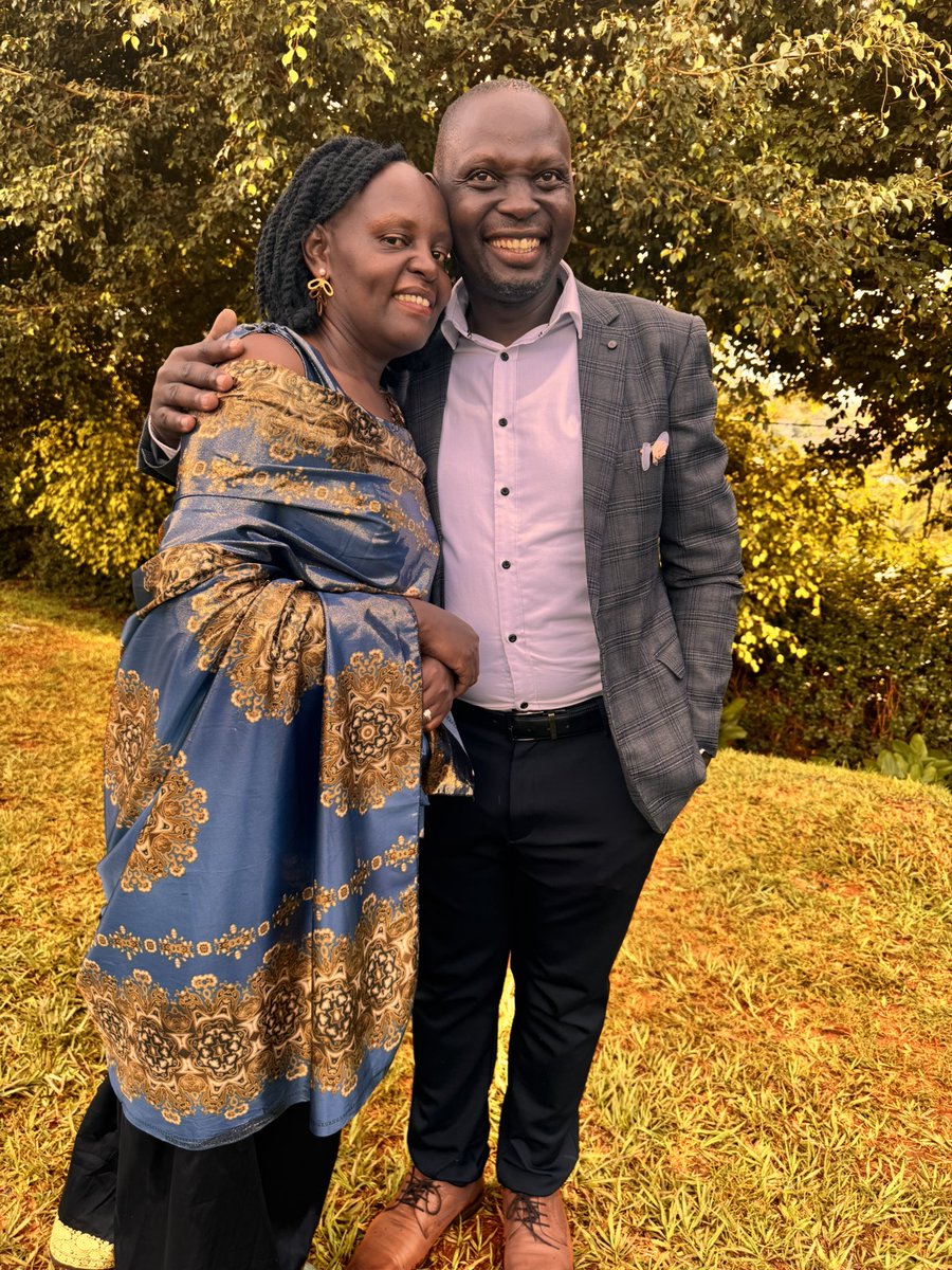 Today, I had the privilege of meeting one of Western Uganda’s music legends Prossy Kankunda  of Ngabwa- Aiboobo. What a blessing to encounter such a timeless icon whose music has touched generations. The cameraman was jealous so he made us look too short.
