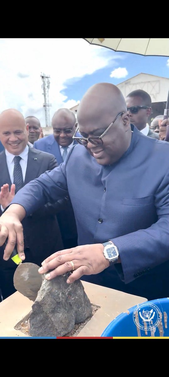 BadibangaLouis's tweet photo. Le pyromane #Fatshi encore dans un nouveau scandale. L'affaire Aéroport de la #Luano à Lubumbashi tourne au vinaigre, il a mis la charrue devant le bœuf. Il pose la pierre sans que le #MoU ne soit signé. La #RDC a fait un pas en arrière.
#Bemba et #Kyabula ont dupé Fatshi. https://t.co/ujcr5btz2f
