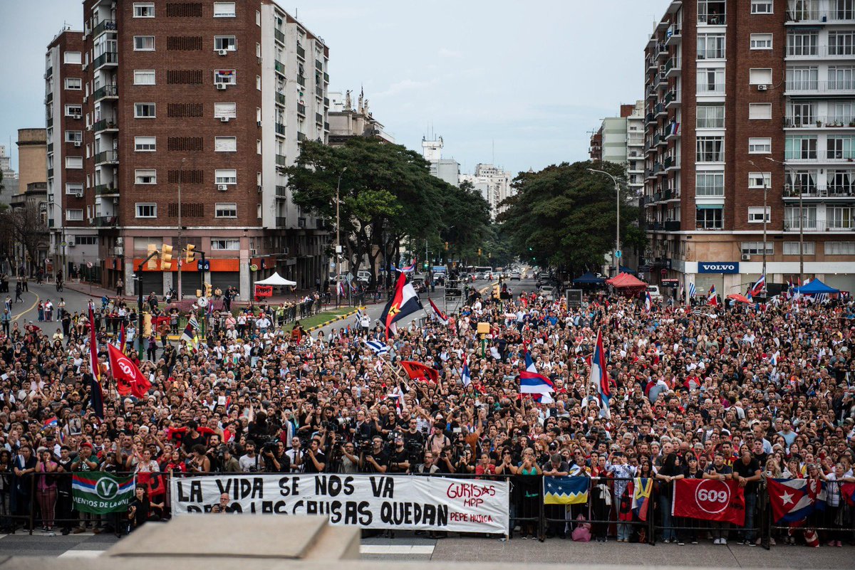 rogerRT's tweet photo. La vida se nos va, pero las causas quedan. Despedida de un gran ser humano, y el referente de la izquierda sudamericana. Para mí, el mejor de todos los tiempos en el ejercicio político. #PepeMujica https://t.co/CnnPF1aGpB