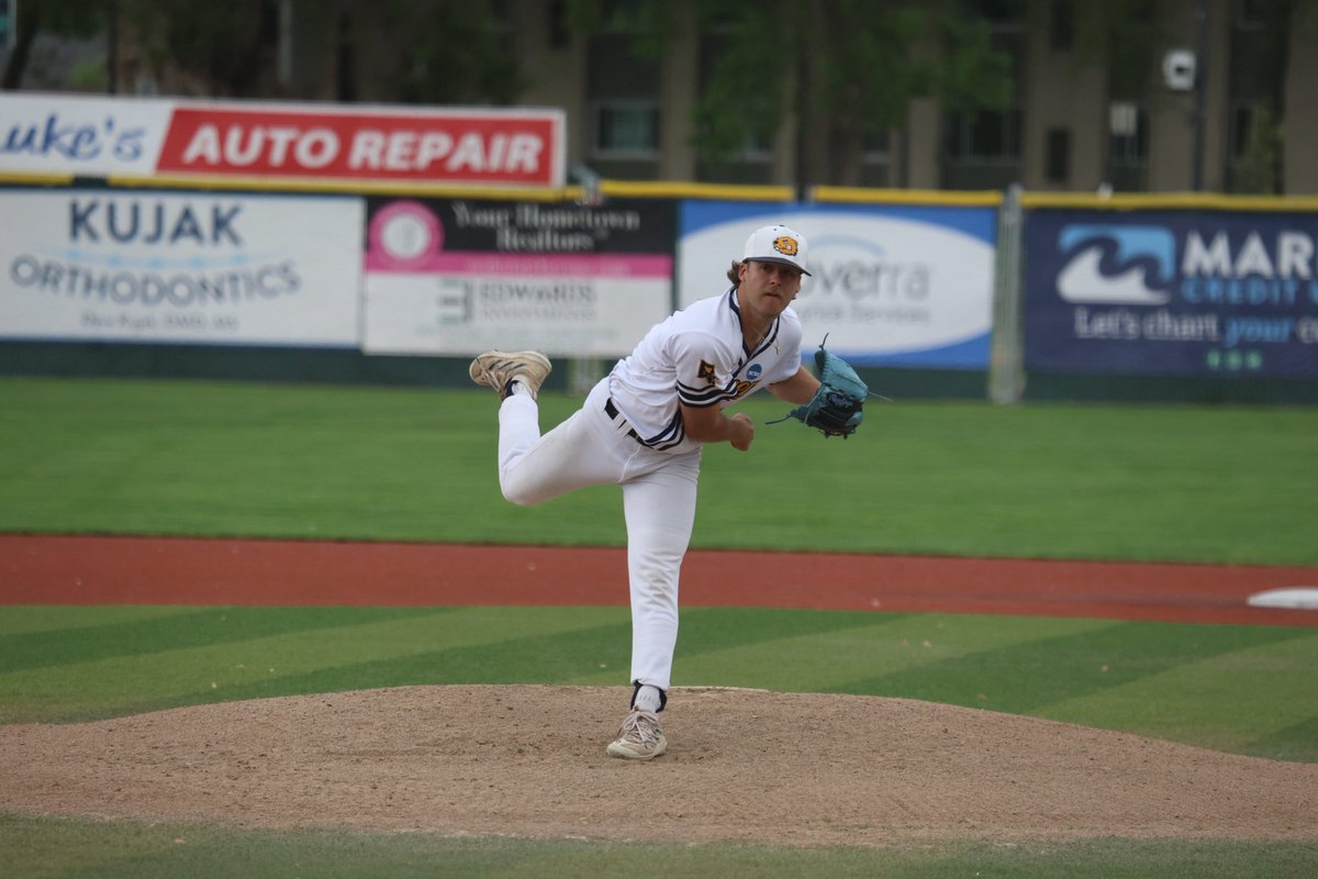 After two innings, Beavers trail CMS 0-8. Plenty of baseball left in La Crosse. #d3baseball #rollriversBSB #BeaversBuild