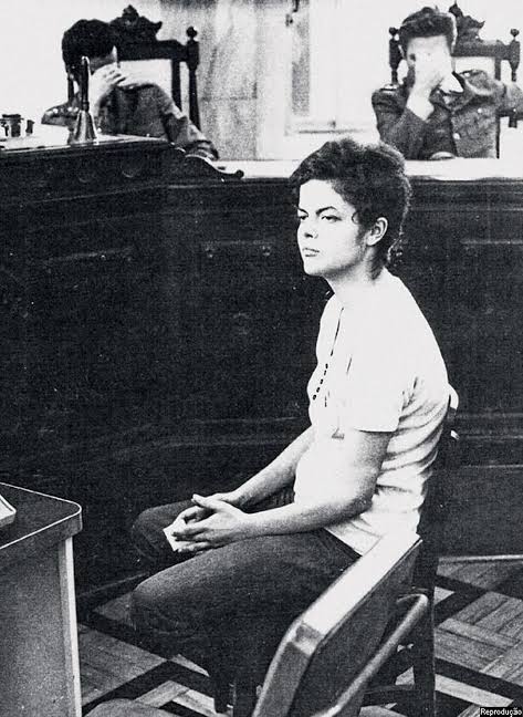 PedroRonchi2's tweet photo. Dilma presa e torturada na Ditadura // Zambelli ao ser condenada https://t.co/qKXZ4O4bn2