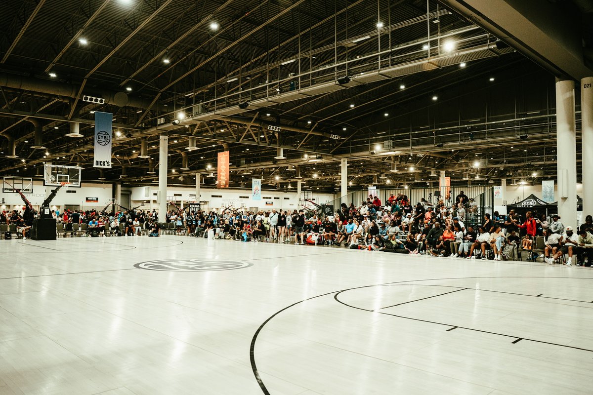 jamberbball's tweet image. 👀 🔥 College coaches locked in. Fans bringing the energy.
#ClashOfTheClubs #HoustonHoops #collegecoachesInthebuilding #standingroomonly #NRGCenterTakeover #Jamberbasketball #aaubasketball