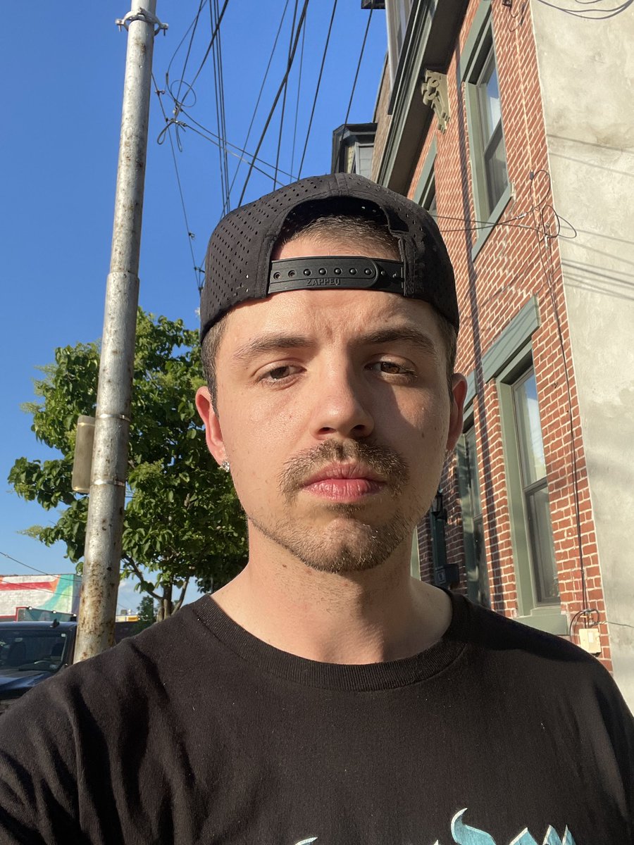 mrbitches37's tweet photo. right right https://t.co/GlhAIh6y1x