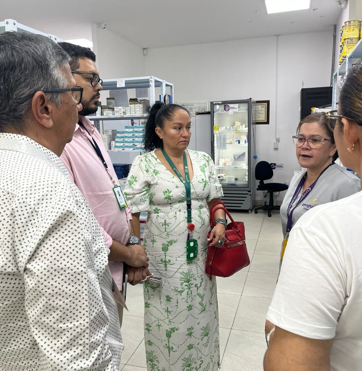 Supersalud's tweet image. #SupersaludEnLasRegiones | Nuestra #RegionalSur hizo seguimiento esta semana a los planes de acción de dos (2) gestores farmacéuticos en la ciudad de #Neiva, en donde revisó insumos y medicamentos, así como entregas pendientes a los usuarios. Se generaron alertas.