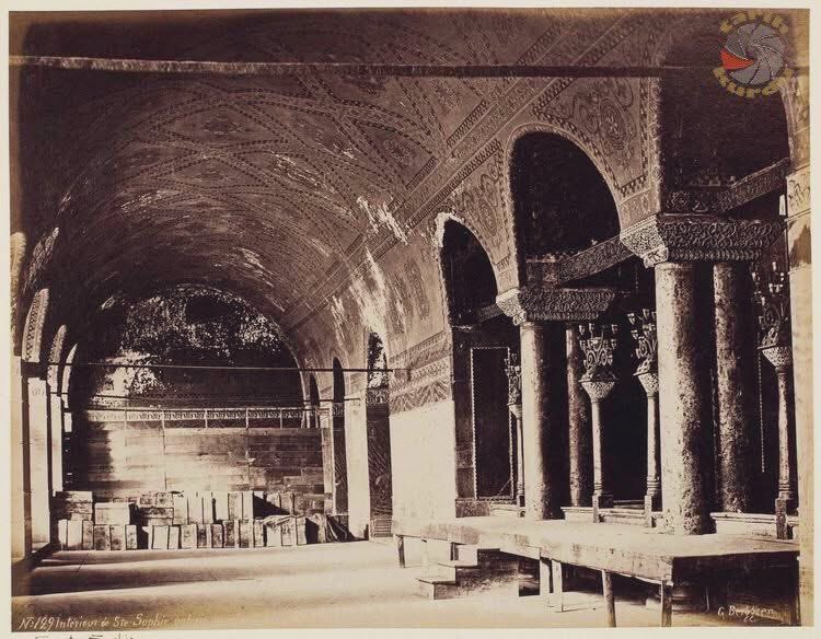 #Ayasofya Üst Galerisi,
Foto tarihi; 1885. 
📸 Guillaume Berggren.
Günümüzde Ayasofya 'nın müze olarak kullanılan kısmı...
#istanbul
#hagiasophia