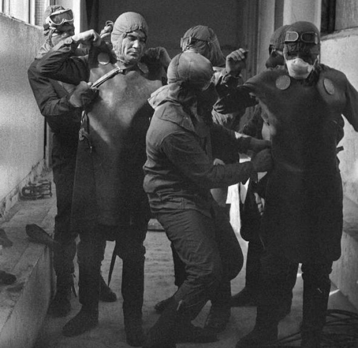 historyinmemes's tweet photo. The 3 heroes gearing up to save Europe from nuclear fallout: Alexei Ananenko, Valeri Bezpalov, Boris Baranov, 1986. https://t.co/1oUAzpWbBE