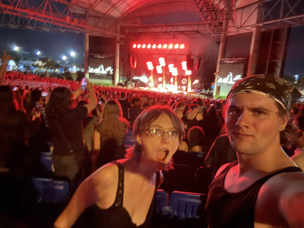 LuminovaTwt's tweet photo. best night of my life! https://t.co/p7XtIVHPnD