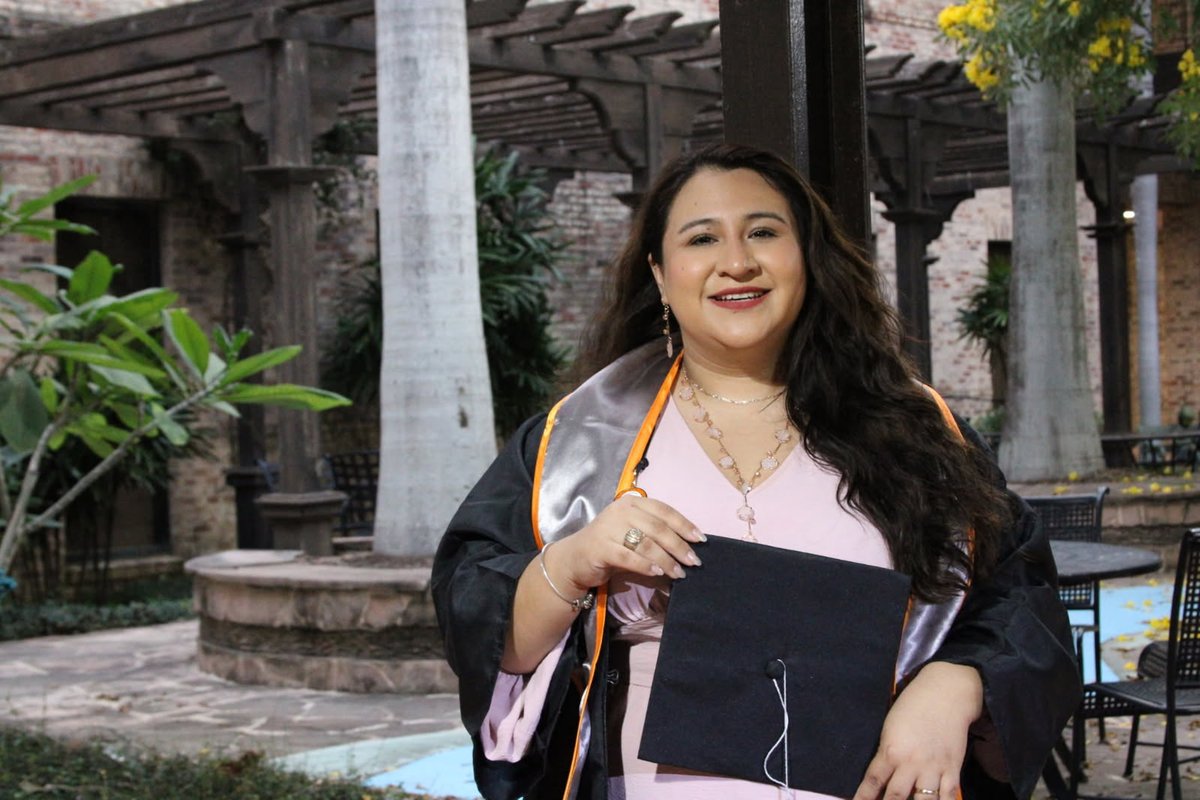 leowebdevo's tweet image. We love you, Jennie! #utrgvgrad