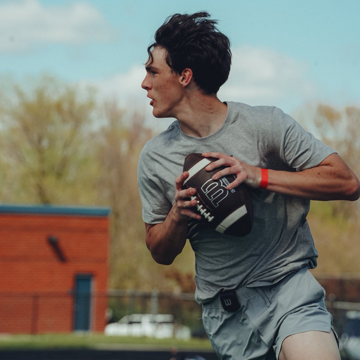 WilsonFootball's tweet image. From Los Angeles to Atlanta, we’re gearing up for the final stop of the 2025 QBX Tour with the Omega in hand.
Shop our Omega football collection today, available below.
#WilsonFootball #QBX
--
🏈: bit.ly/OmegaFootball25
--
@Rivals
@RivalsCamp