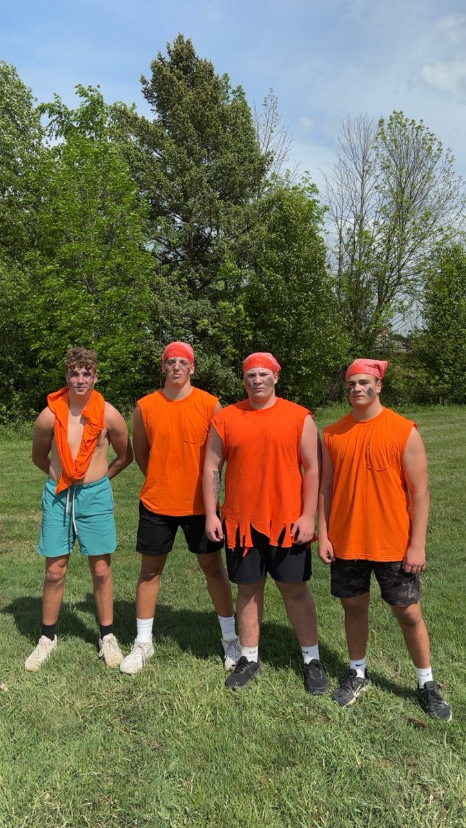 TMitchell_53's tweet photo. 1,077lbs moved today in the Sand Bag Race! We aren’t ready, we’re prepared😤💪 https://t.co/lAizVl1ara