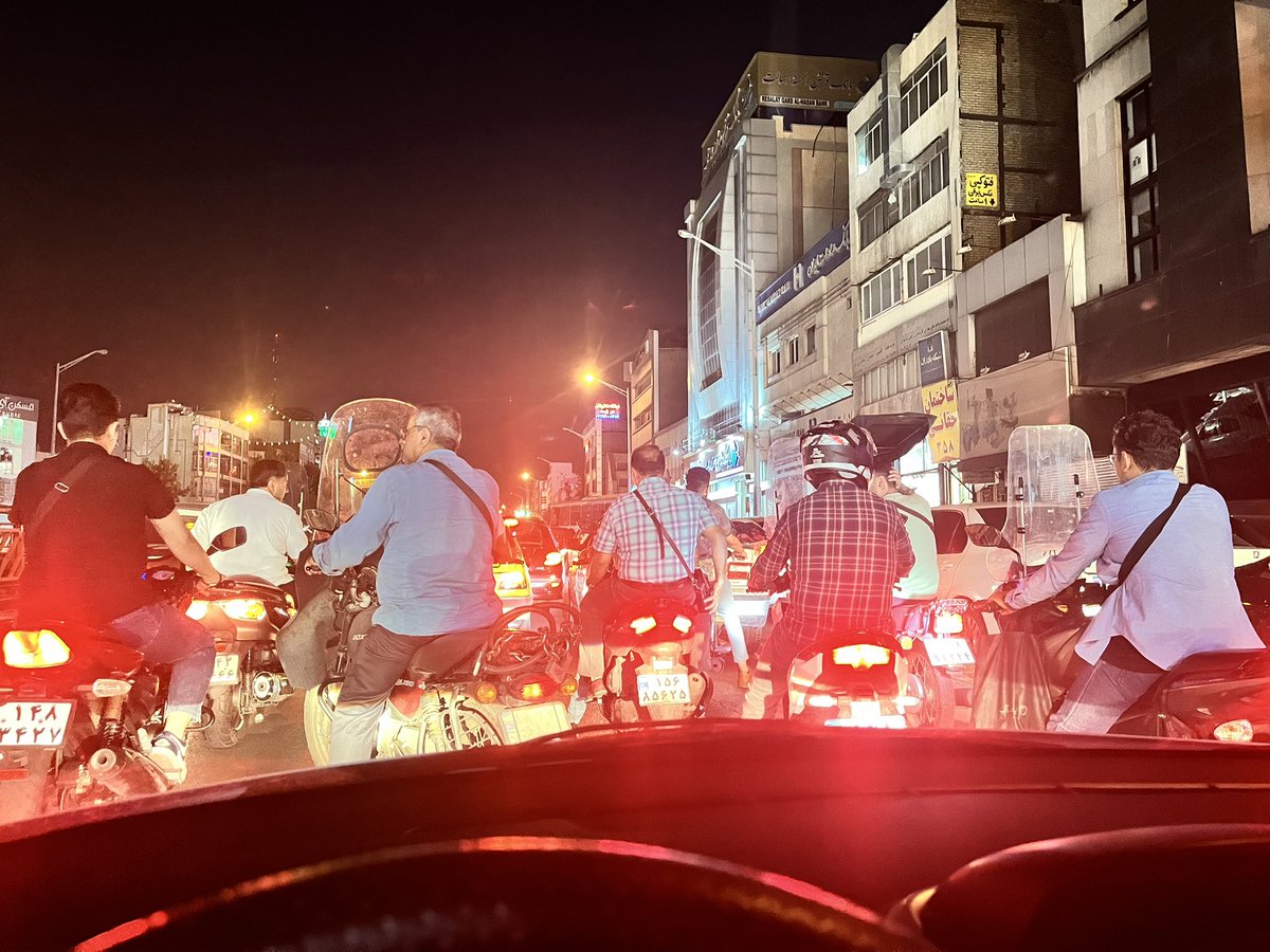 کیاتیک
اران بافازم شلوغی میخونه
۶ ماه بعد شاید در به در دنبال زندگی تو ی ویلا بدور از هیچ موجود دوپایی باشم