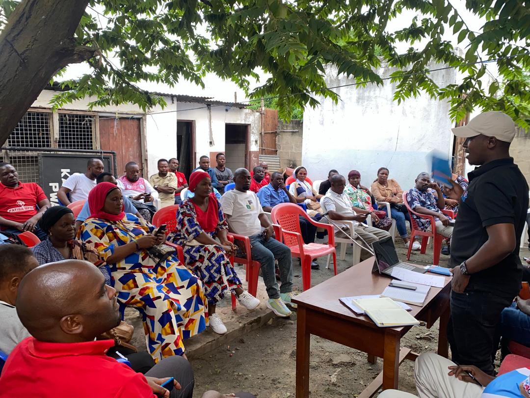 ExMayorUbungo's tweet photo. PWANI IPO SALAMA...!

Leo, Mei 16, 2025, Katibu wa Kanda ya Pwani ameongoza kikao kazi maalum kilichowakutanisha Wenyeviti na Makatibu kutoka ngazi za Mikoa na Wilaya/Majimbo .

Pamoja na mambo mengine kikao hicho kilijadili na kupokea taarifa za  maandalizi ya wanachama kuudhuria Mahakama ya Kisutu kwa ajili ya kusikiliza kesi ya Uhaini inayomkabili Mwenyekiti wa Chama Taifa Mh.Tundu Lissu.