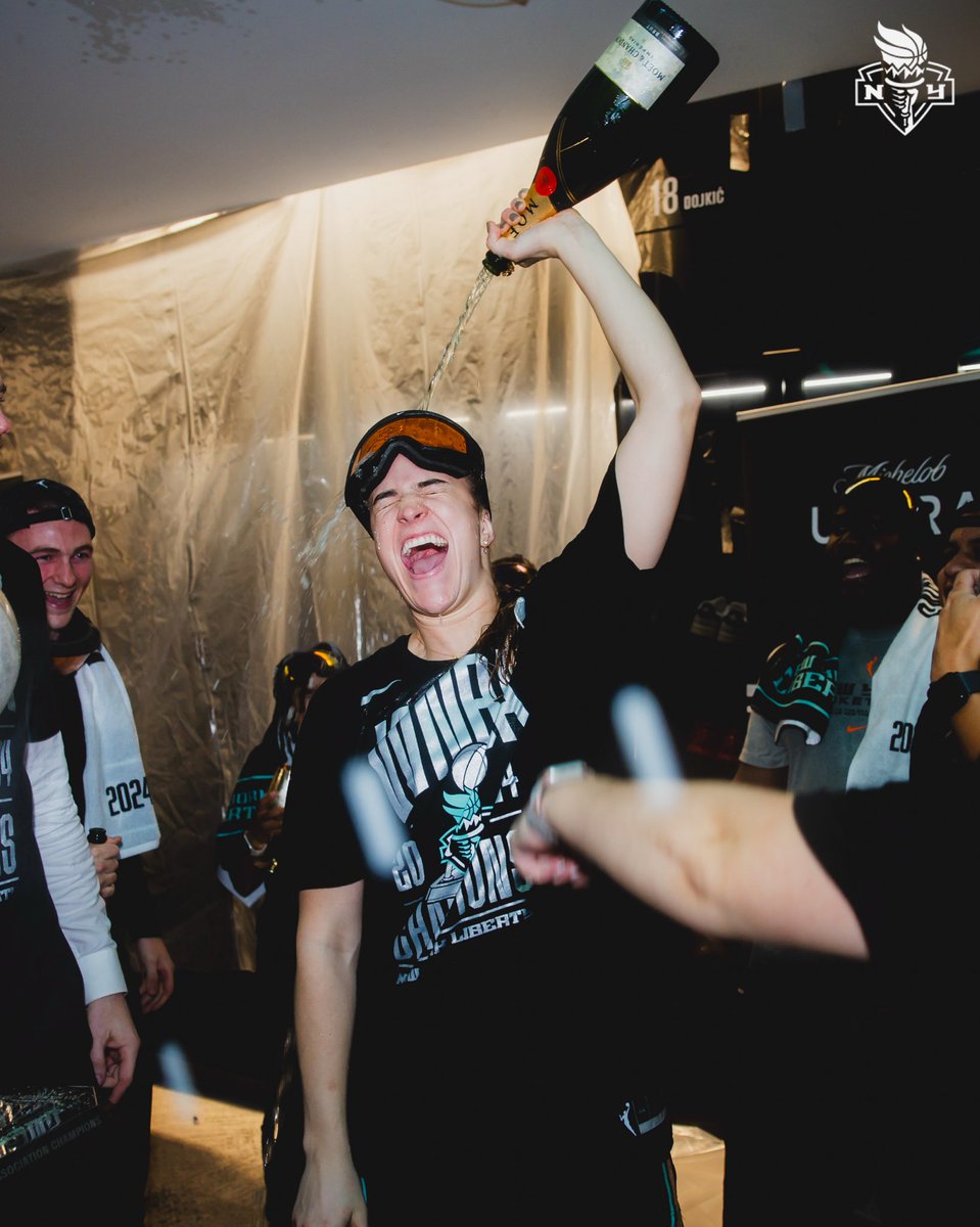 nyliberty's tweet image. Victory is better when shared 🥂 @moetchandon #ToastWithMoet #MoetChandon