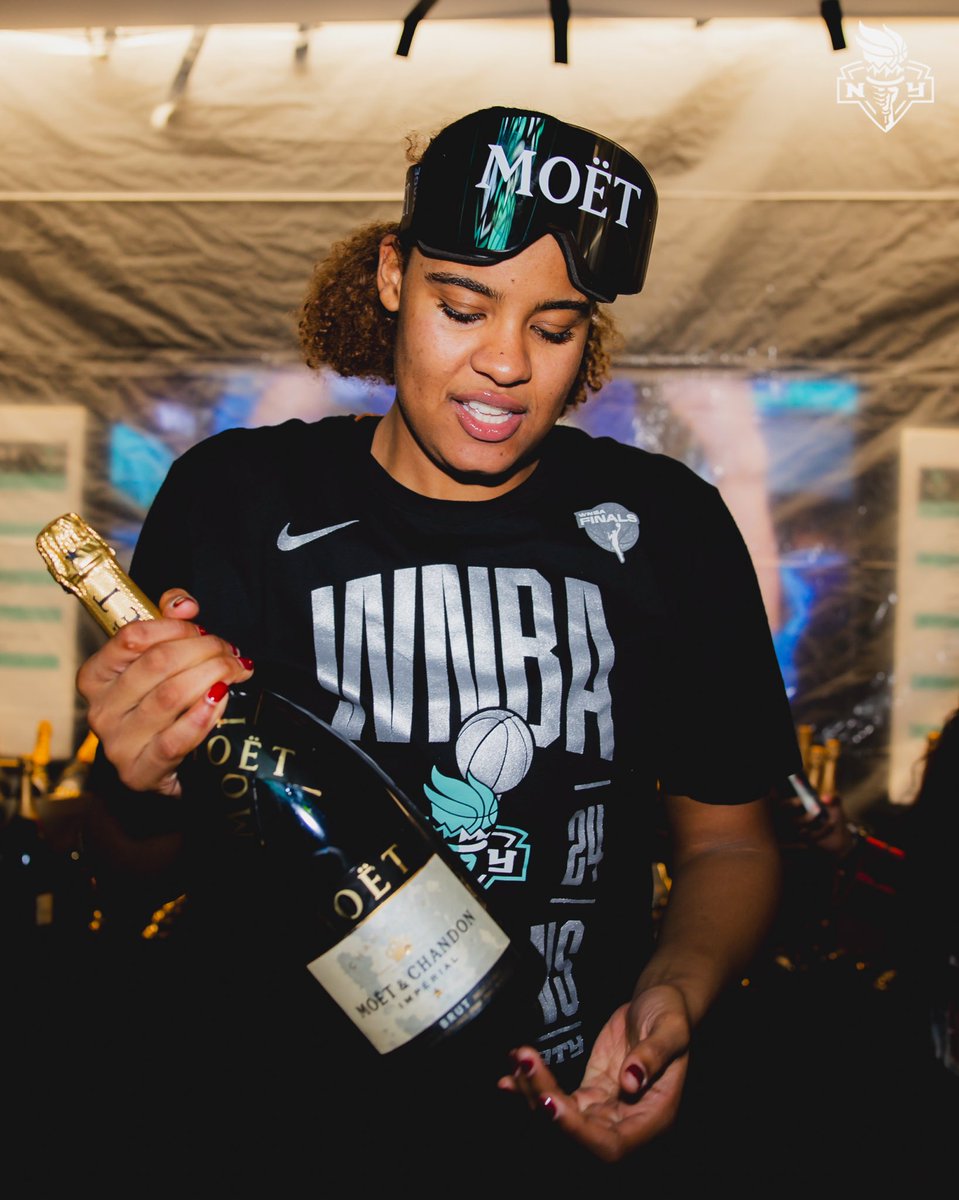 nyliberty's tweet image. Victory is better when shared 🥂 @moetchandon #ToastWithMoet #MoetChandon