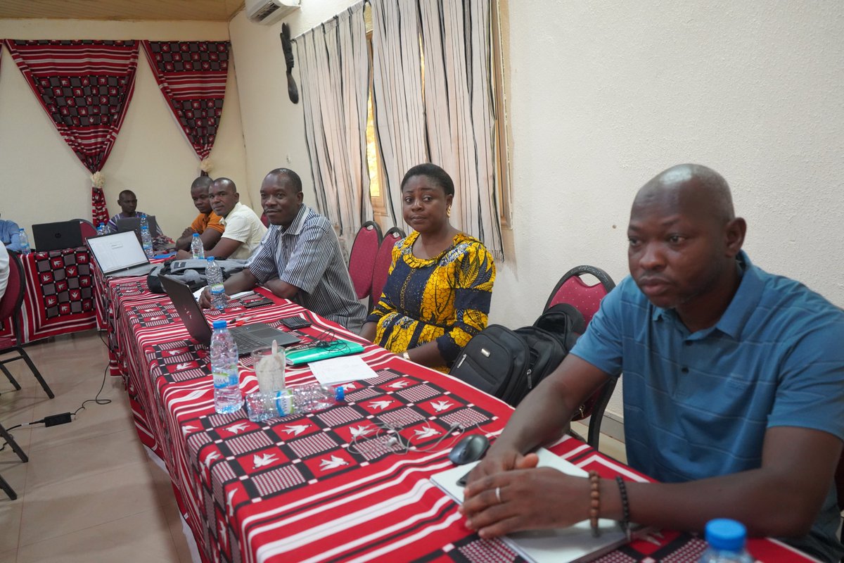 Onehealthbf's tweet photo. Clôture de la formation des formateurs régionaux sur la SBE : le #BurkinaFaso renforce son système d’alerte précoce communautaire selon l’approche #OneHealth. Une étape clé pour une veille sanitaire multisectorielle et réactive. #SantéPublique #SBE #Surveillance https://t.co/iVz4VdPe1U