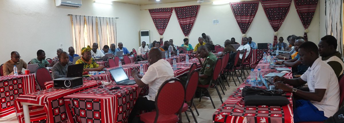 Onehealthbf's tweet photo. Clôture de la formation des formateurs régionaux sur la SBE : le #BurkinaFaso renforce son système d’alerte précoce communautaire selon l’approche #OneHealth. Une étape clé pour une veille sanitaire multisectorielle et réactive. #SantéPublique #SBE #Surveillance https://t.co/iVz4VdPe1U