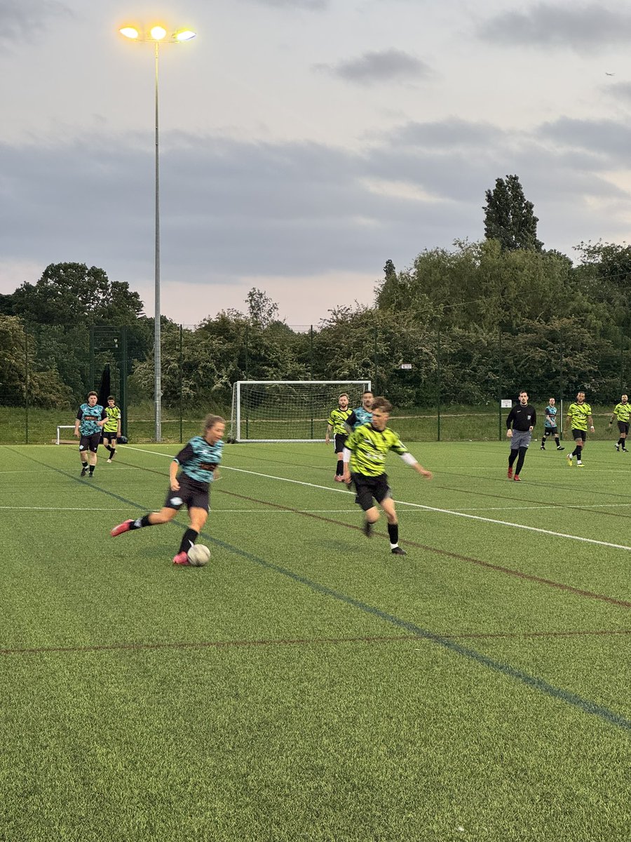 No game tonight so supporting <a href="/KssUnited/">KSS_UNITED</a> vs <a href="/Whistle_bl0wers/">WhistleBlowersFC</a> at Danson Sports #CharityFootball