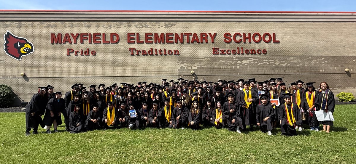 MHSCards1's tweet image. Scenes from Thursday&apos;s Senior Walk.  Lots of memories flooding back; many tears shed. More photos on the Mayfield High School Facebook page.  #CO2025 #CardinalPride