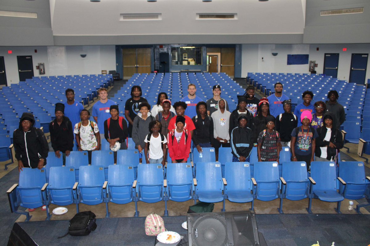 The athletic kids at Lincoln MS needed to know that Guidance is better than bad choices and decisions , and choosing what’s right is better than crushing dreams   @fl_victorious #FVFoundation